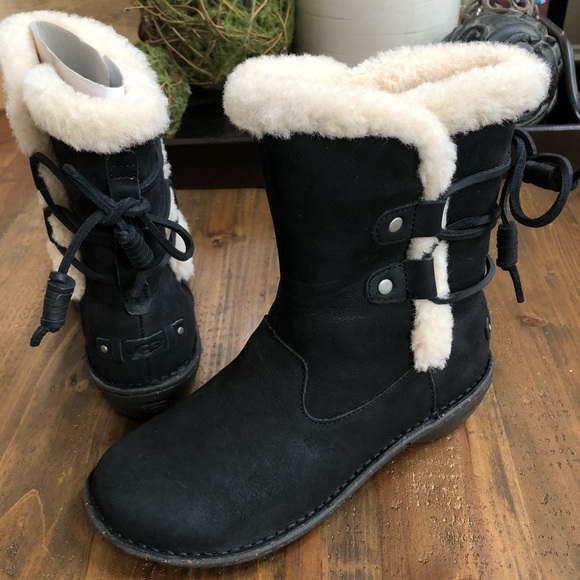 UGG Akadia black boot these are tts PRICE IS FIRM - Picture 6 of 6